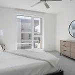 Stunning 2Bedrooms In Marina With Pool & Gym