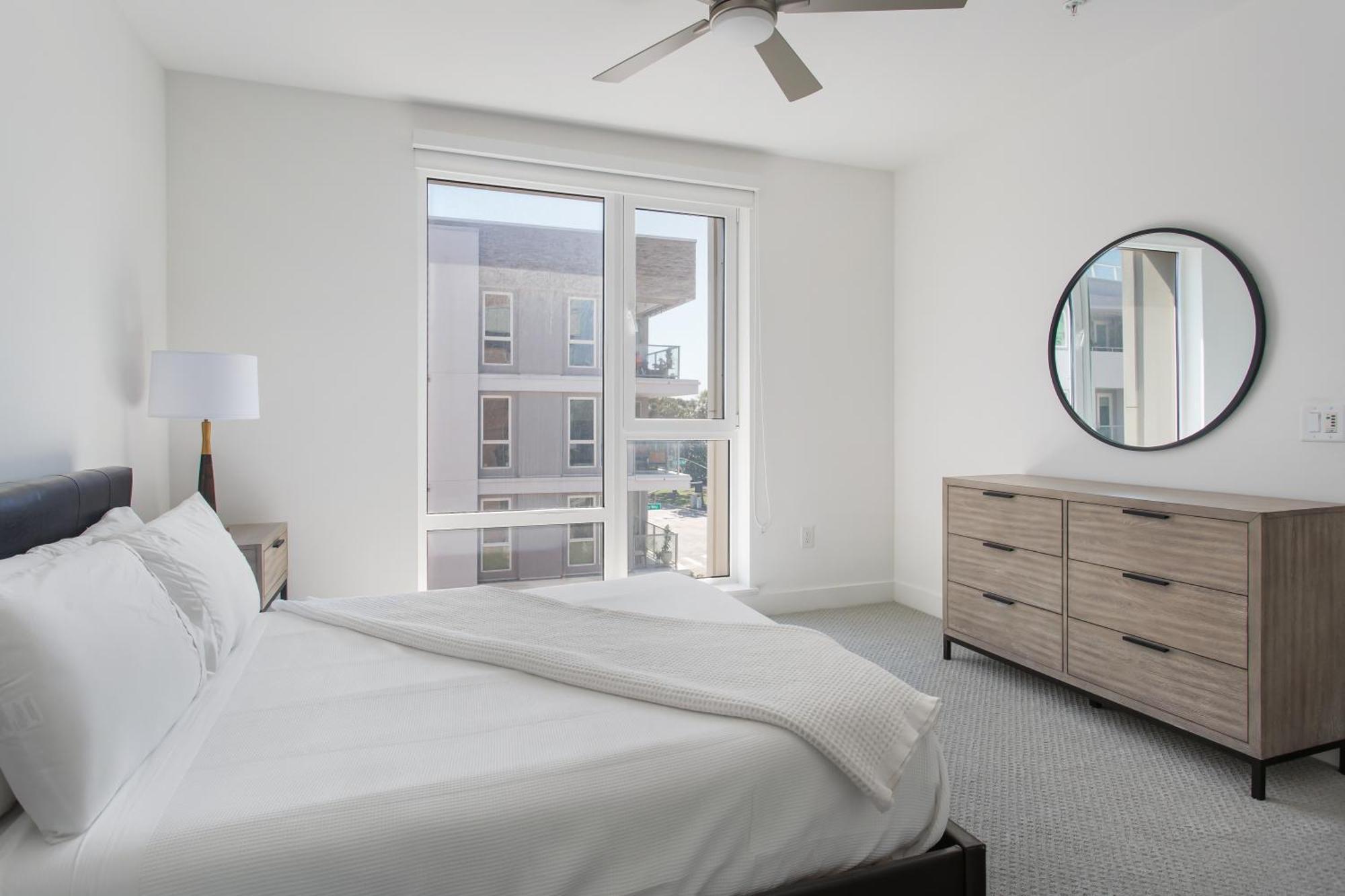 Capsule hotel Stunning 2bedrooms In Marina With Pool & Gym