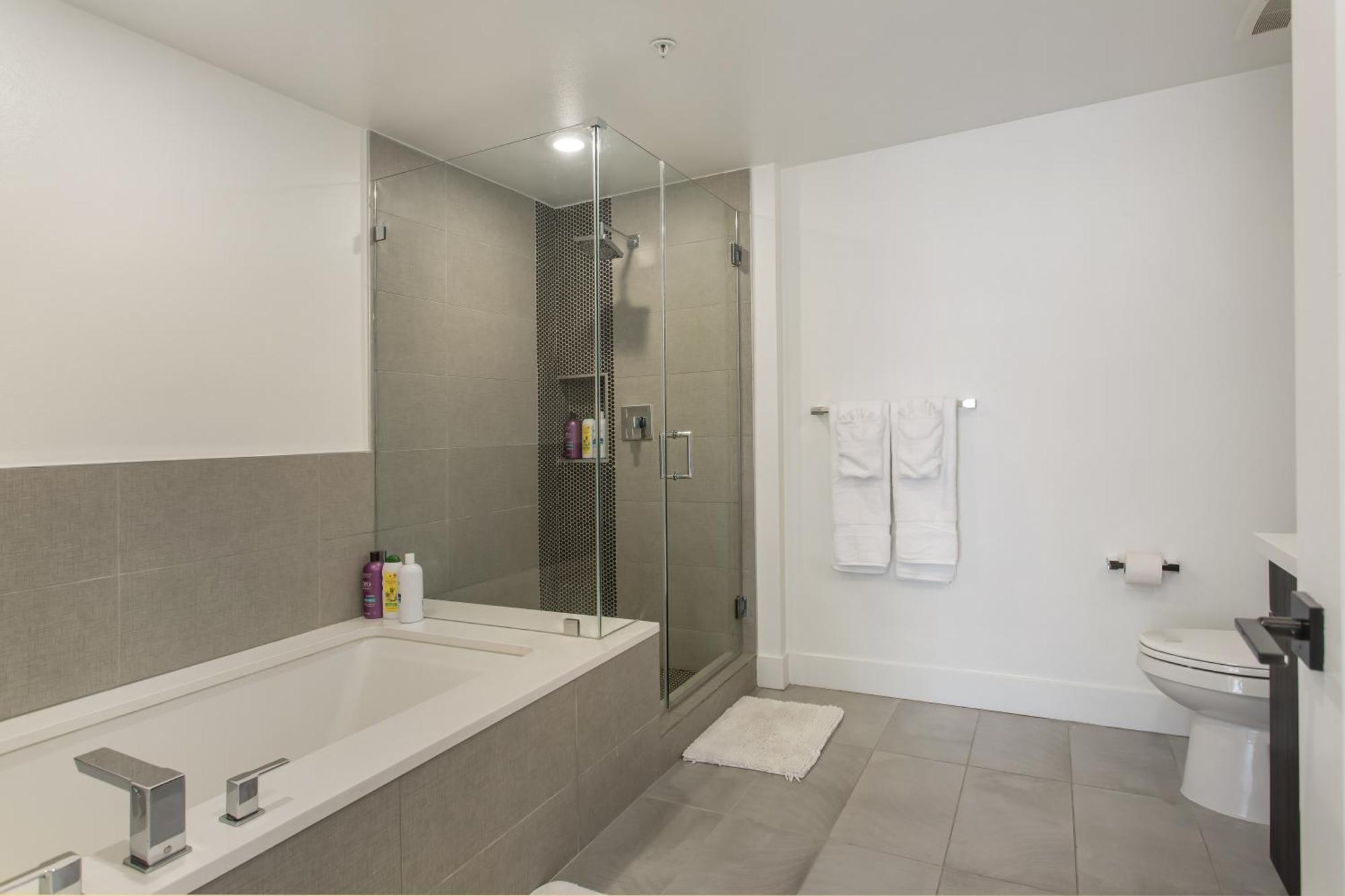 Stunning 2bedrooms In Marina With Pool & Gym Capsule hotel