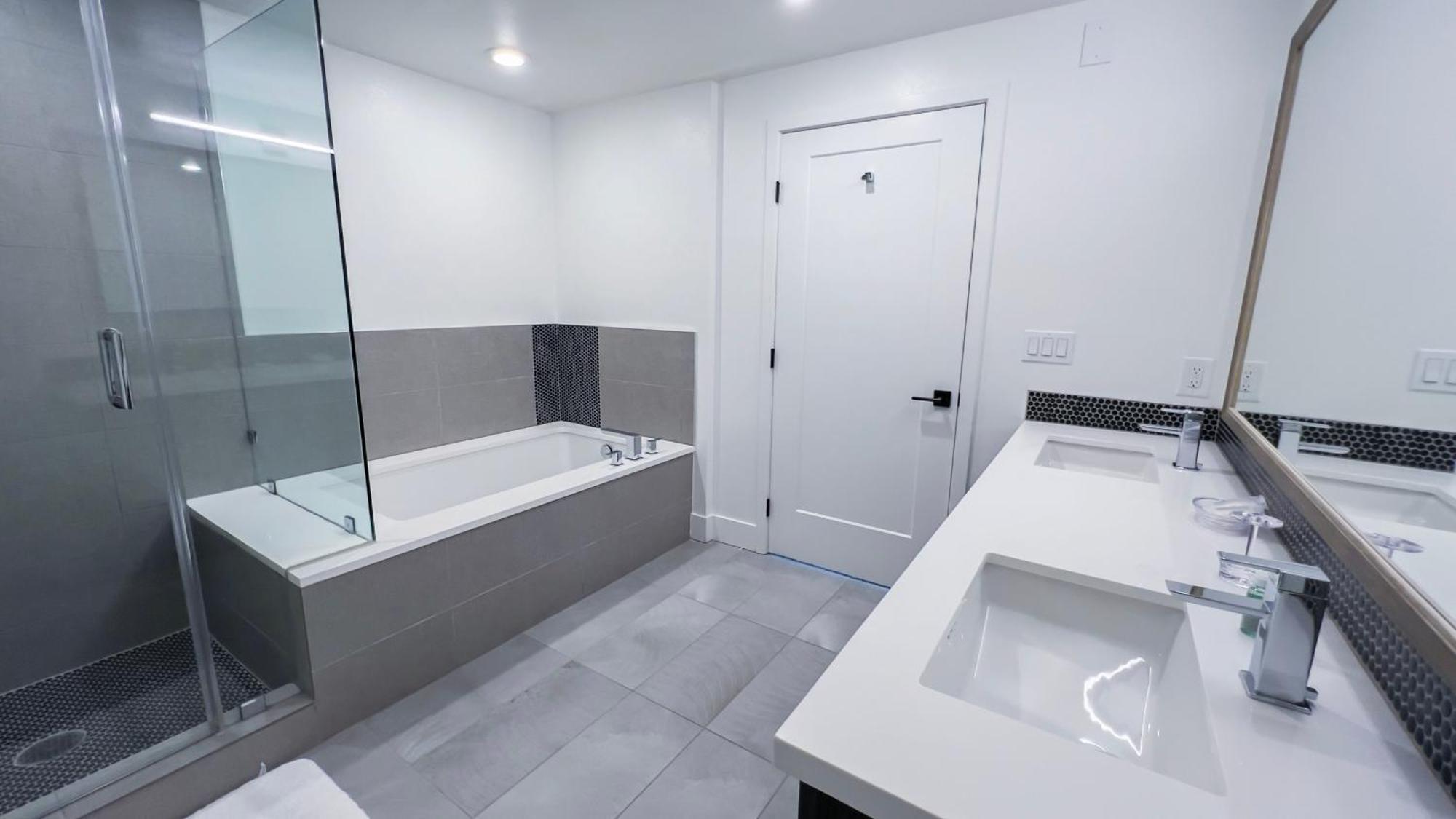 Capsule hotel Stunning 2bedrooms In Marina With Pool & Gym